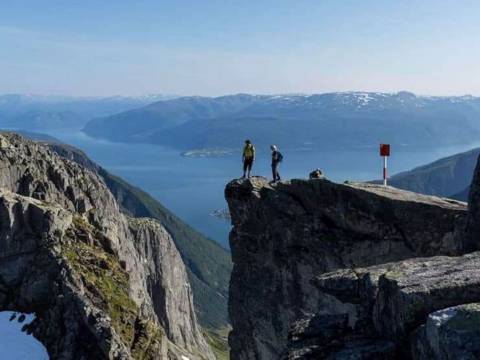 balestrand tur natursti utsikt fjelltopp topptur